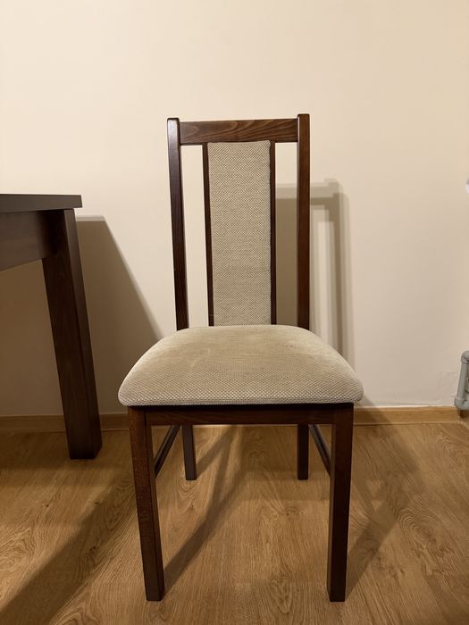 Stół rozkładany z krzesłami