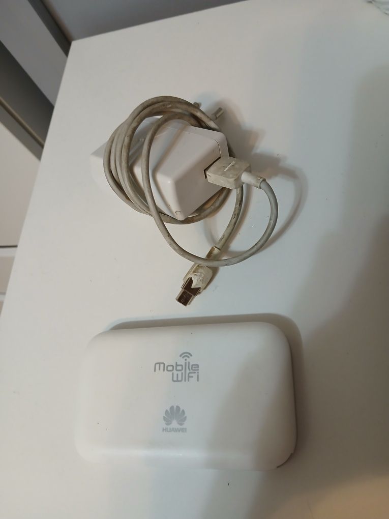 Mobilne wi fi Huawei  z kablem