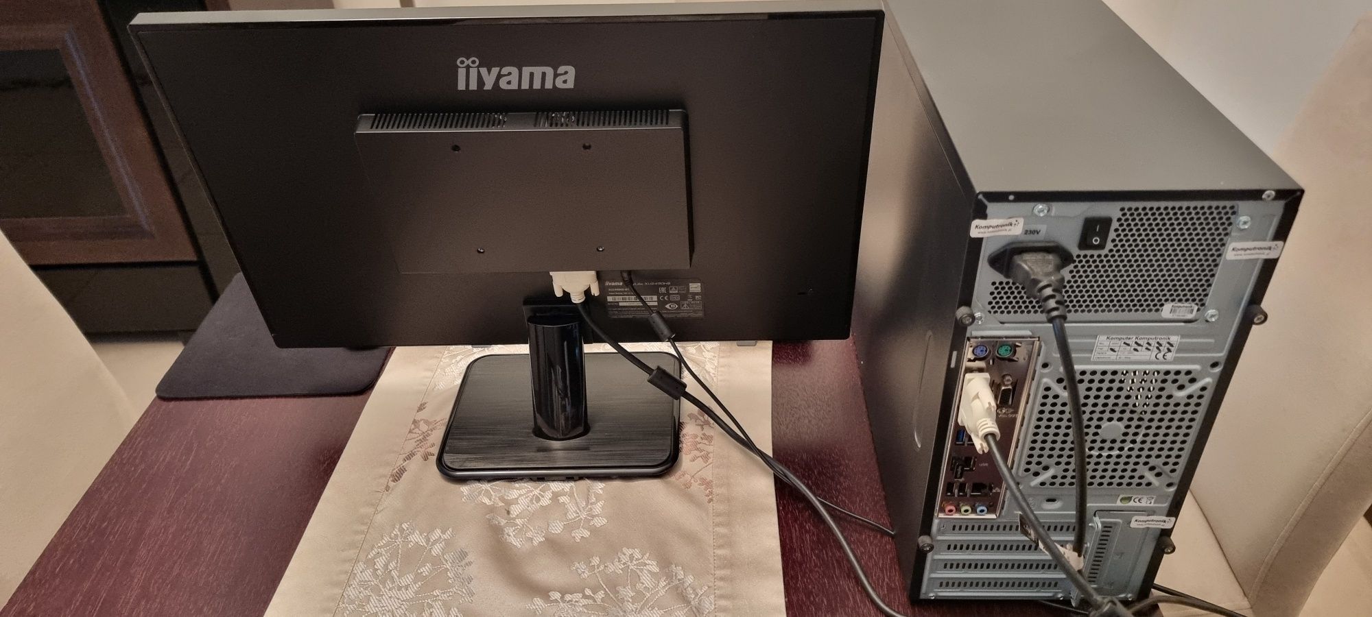 Zestaw komputerowy - PC, monitor, klawiatura i mysz oraz drukarka