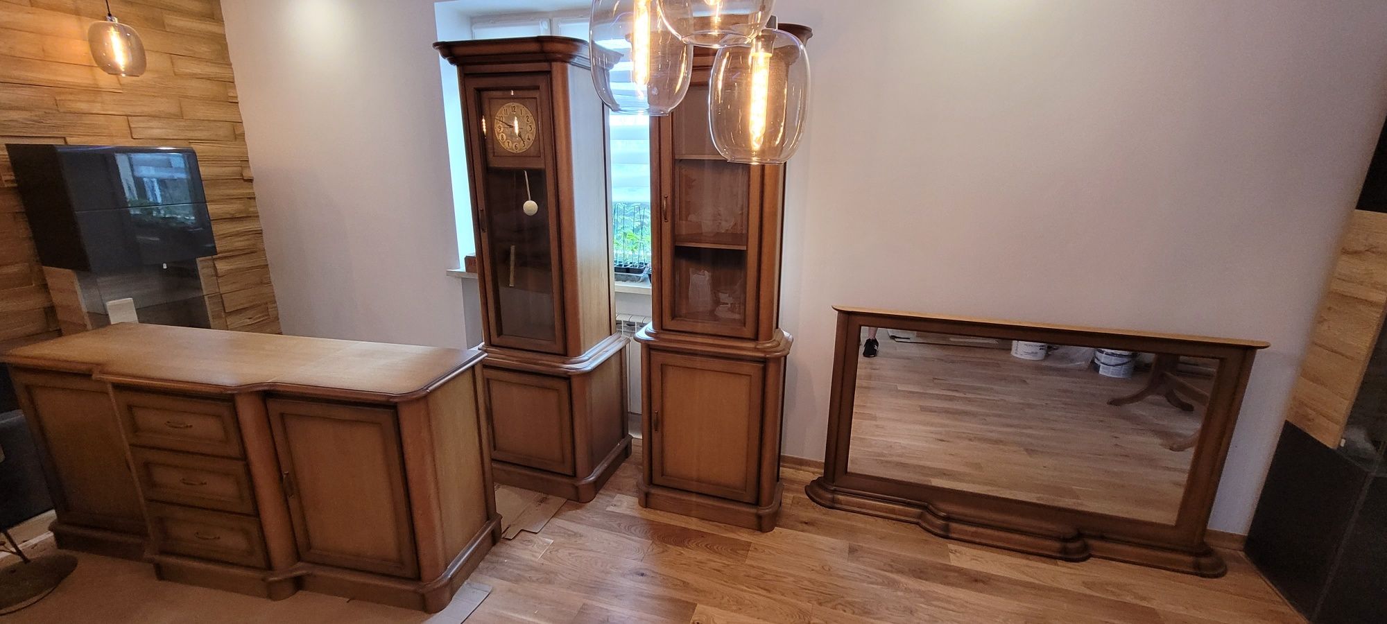 Drewniana komoda, lustro + 2 szafki