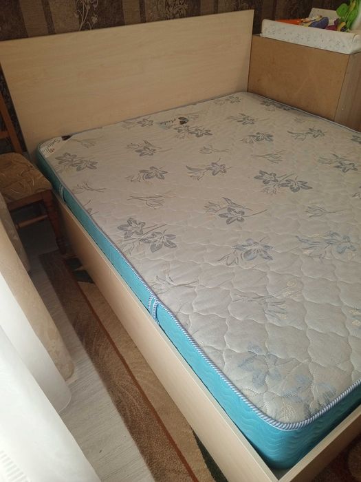 Двоспальне ліжко