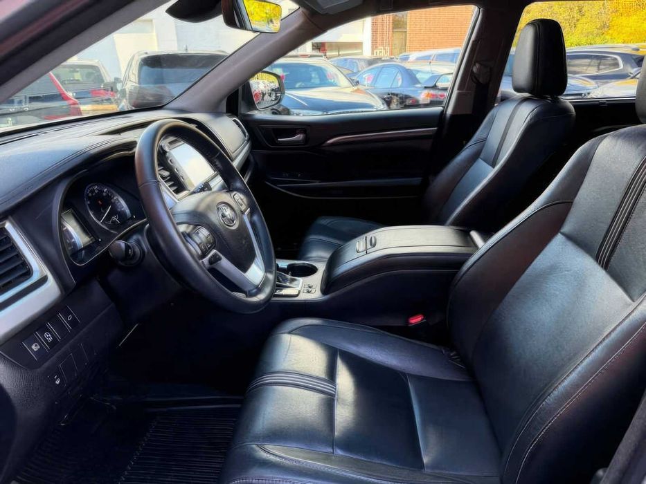 Toyota Highlander      2017