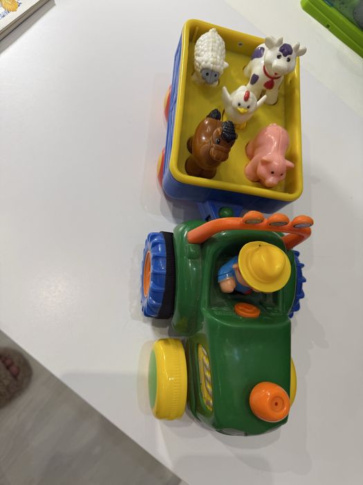 Іграшковий трактор