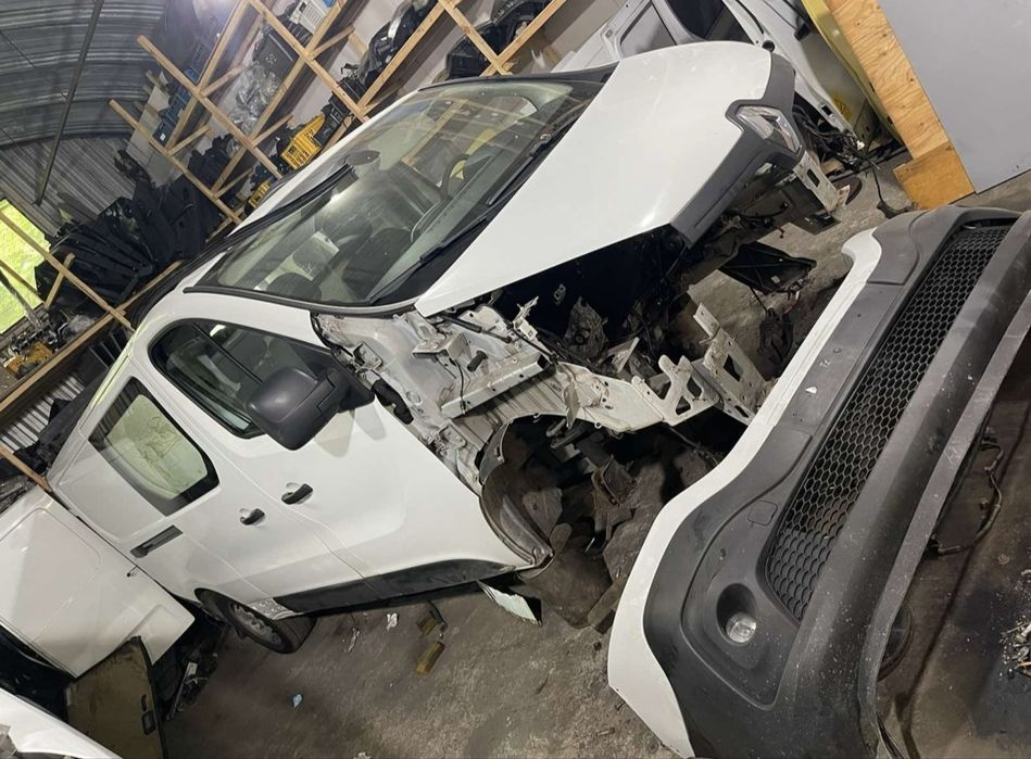 Разборка розборка шрот Рено Трафик Трафік 3 бочина двигатель капот