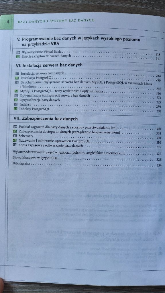 Bazy danych i systemy baz danych.