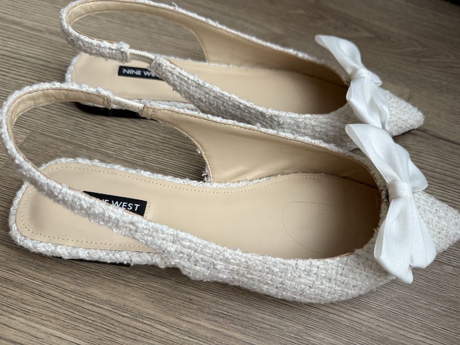 Білі сандалі на плоскому ходу/весільні