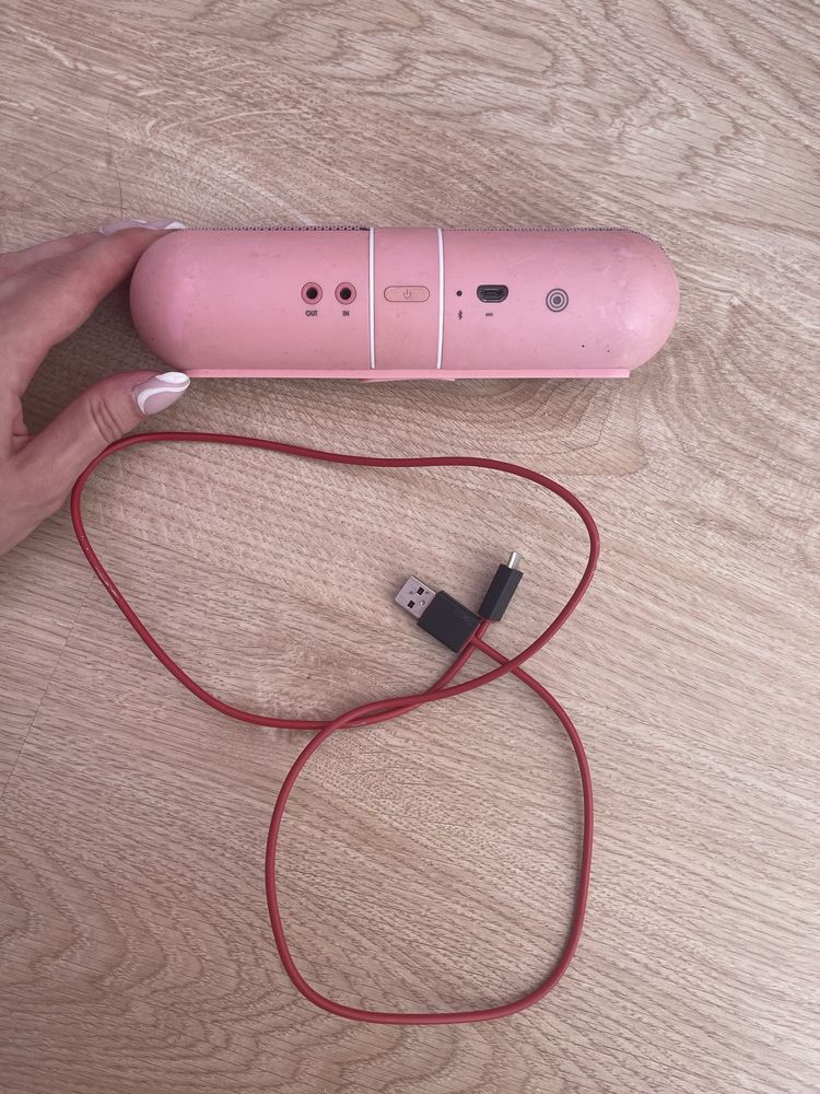 Beats pill by Dr. Drake Nicky pink