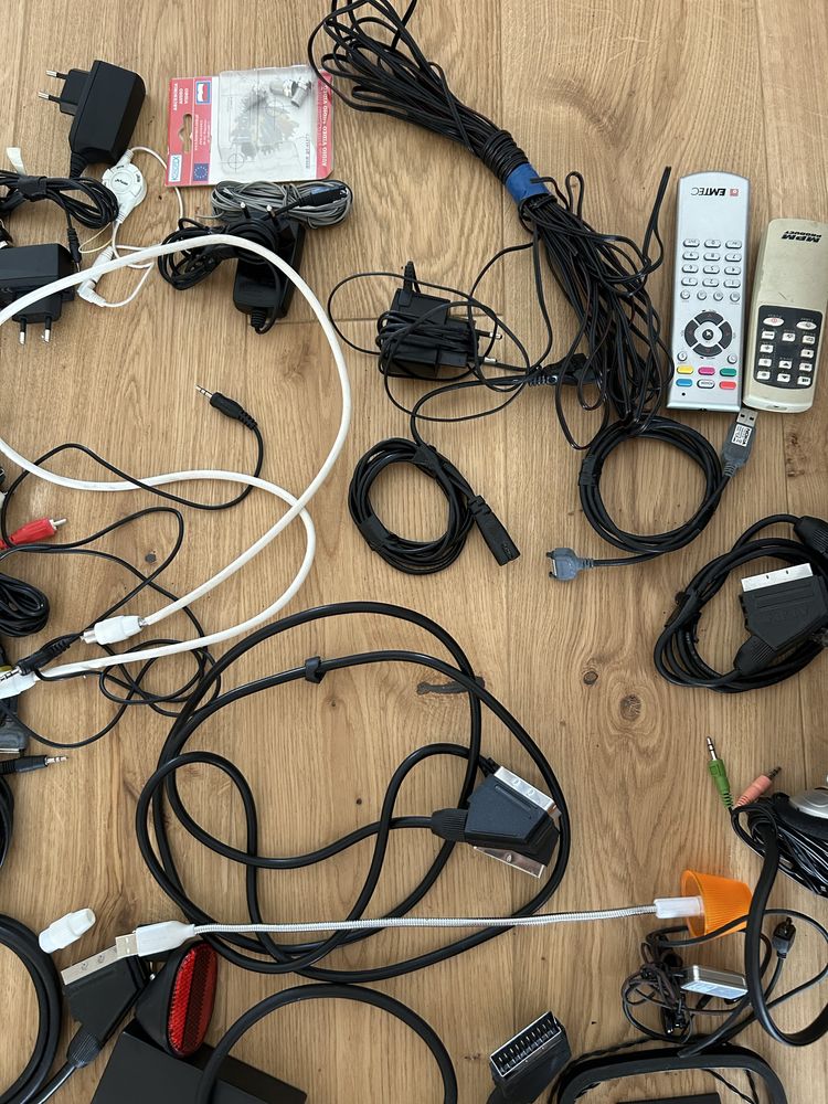 Kabel chinch eurozłącze hdmi ładowarka antenowy internetowy pilot
