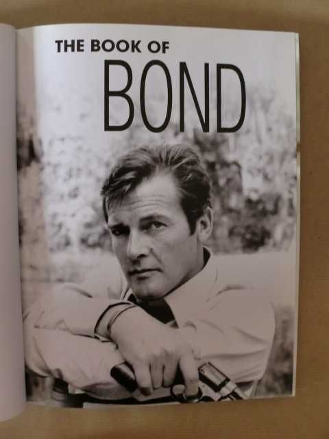 007 - The Book of BOND
de Alaistair Dougall