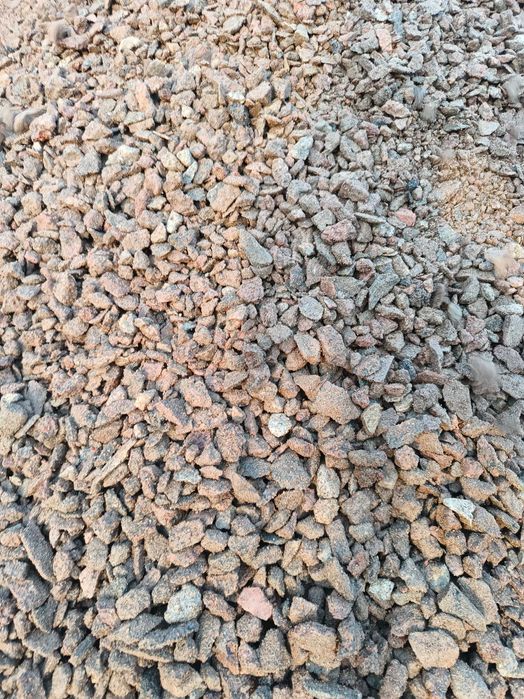 Żwir, ziemia, kruszywo, kamień drenażowy