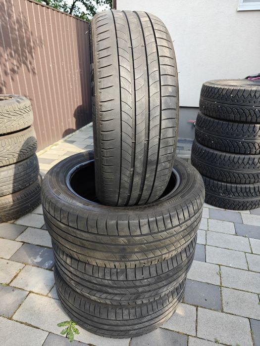 Продам резину р17 Michelin 215/55