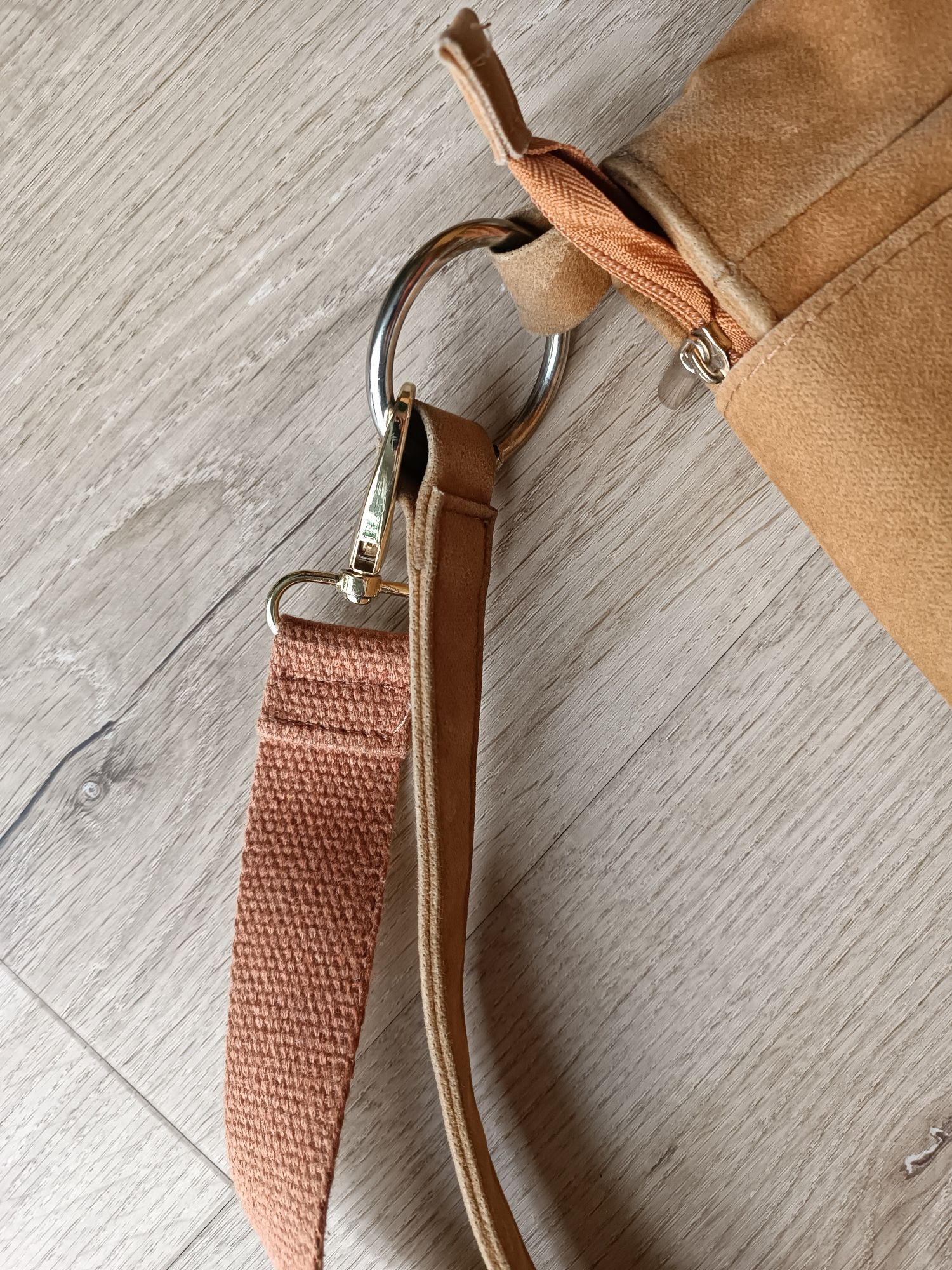 Torba Cassi brązowa camel karmelowa, chyba skóra/zamsz?
