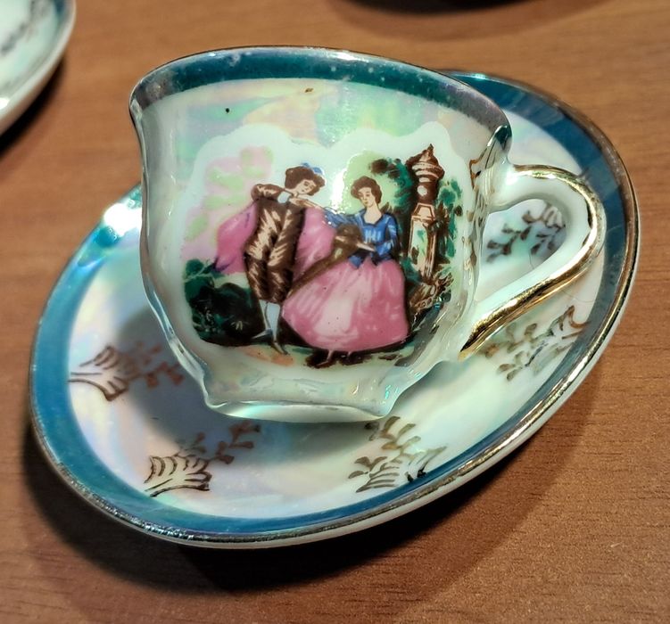 Миниатюра Чашки и блюдца.