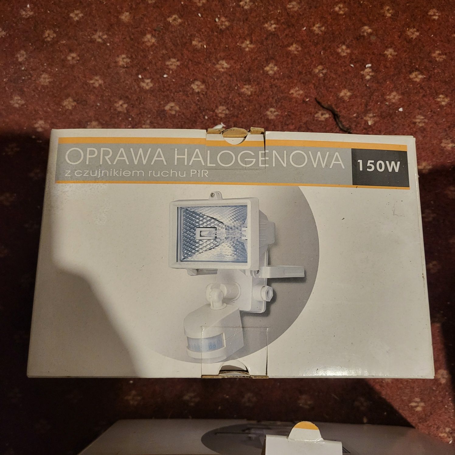 Mix  halogenow zewnętrznych 150W z czujnikiem i bez 4 szt