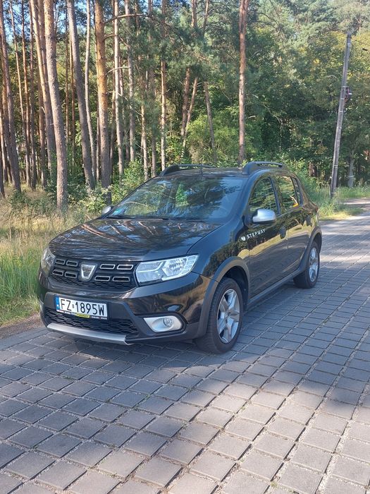 Dacia Sandero Stepway 0,9 benz automat mały przebieg 2017 r