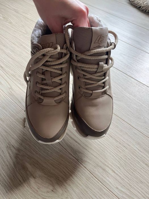 Зимові кросівки 37р