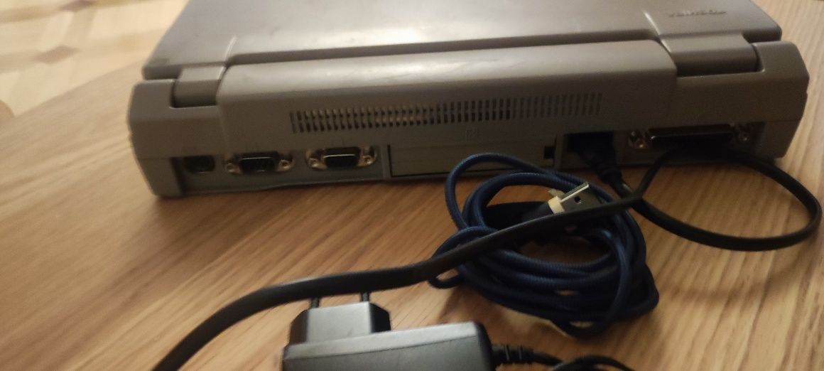 Stary laptop retro Toshiba T2130CS
