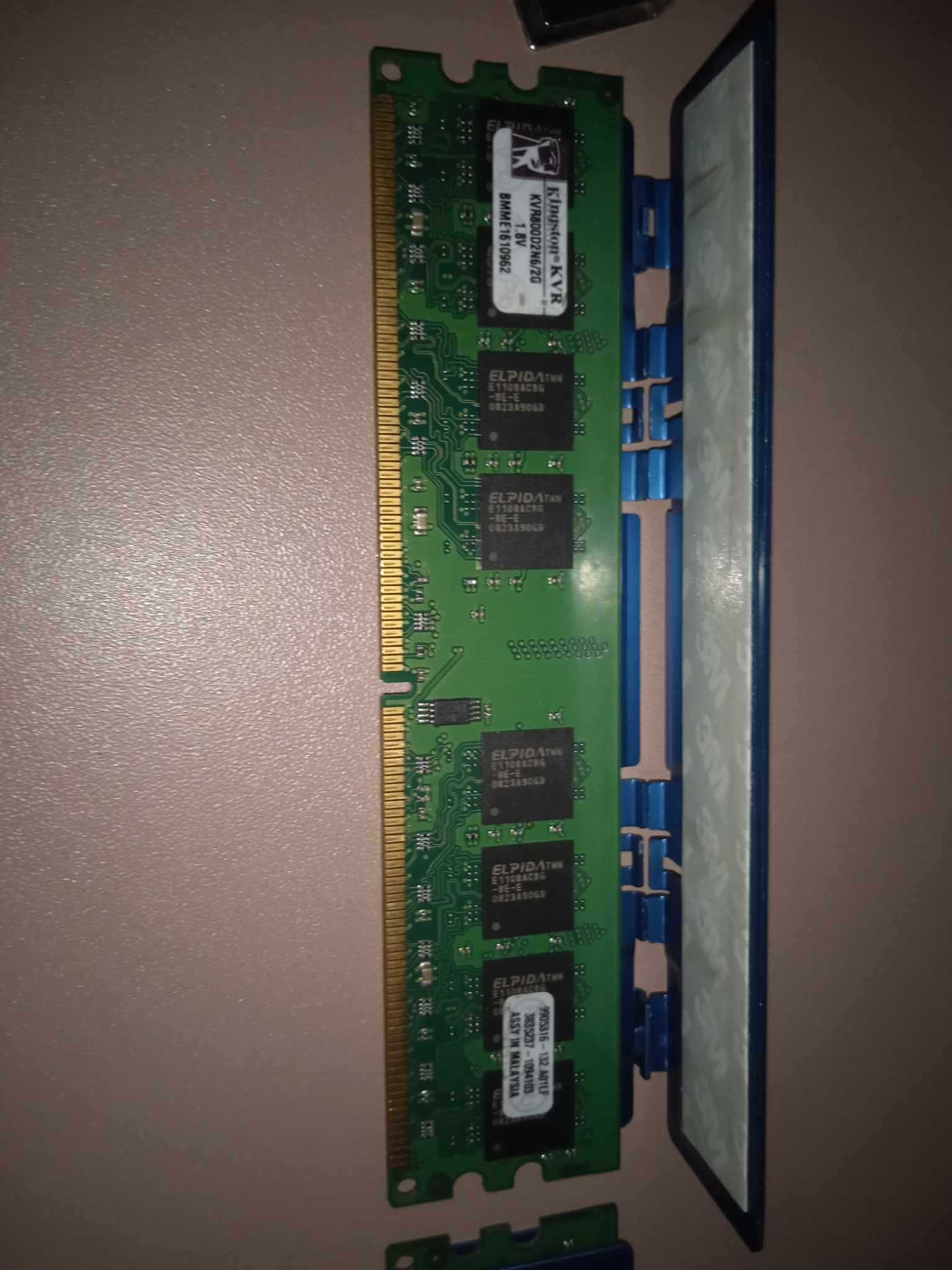 Pamięć RAM 2x 2GB Kingston (z ochronną blaszką na oby dwa)