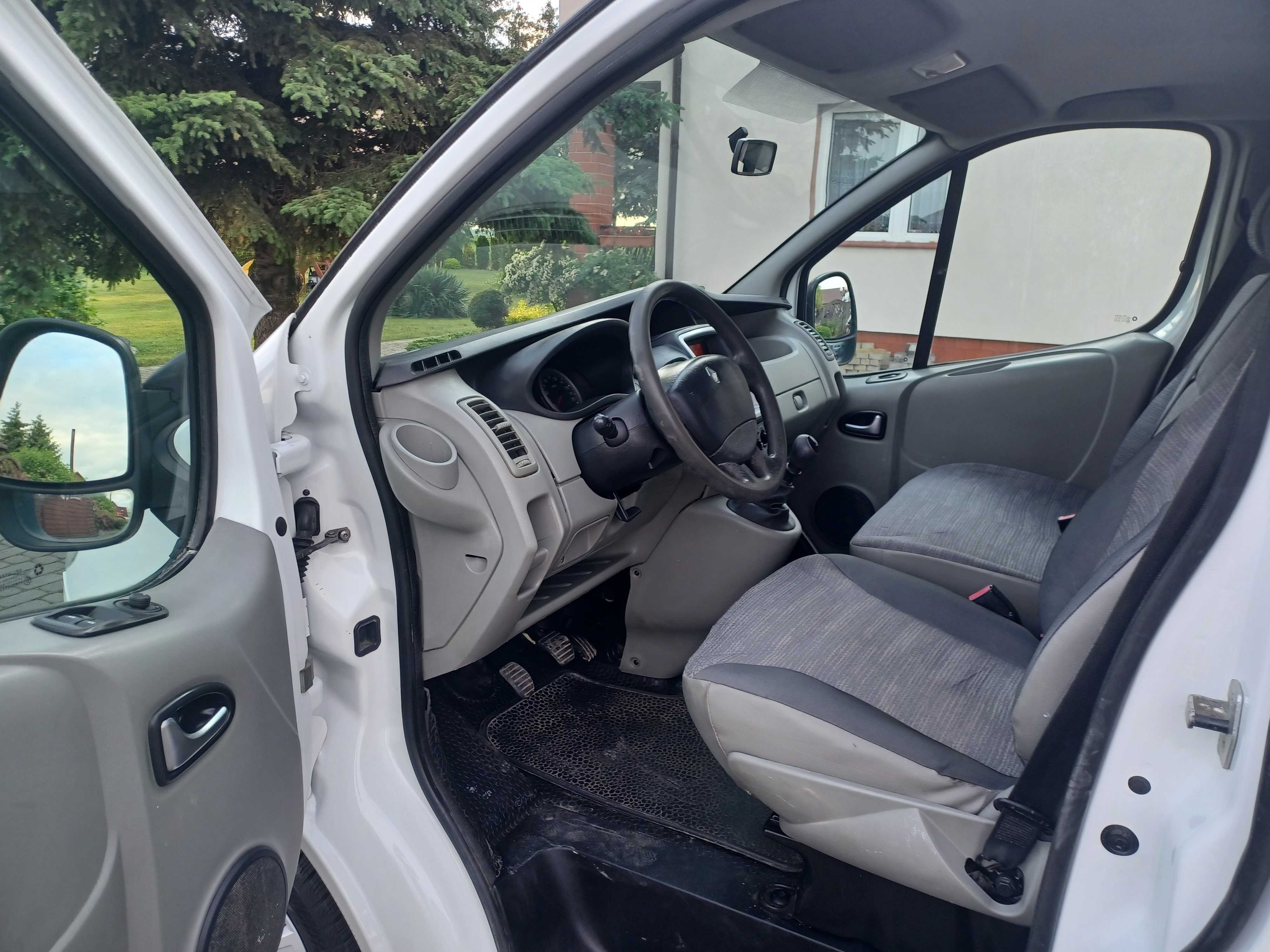 Renault Trafic 2.0 dci 115km 9 osob klima elektryka z Niemiec