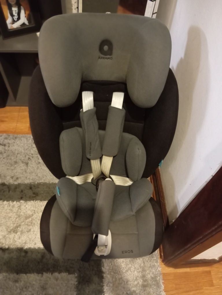 Cadeira auto grupo 1/2/3  com isofix