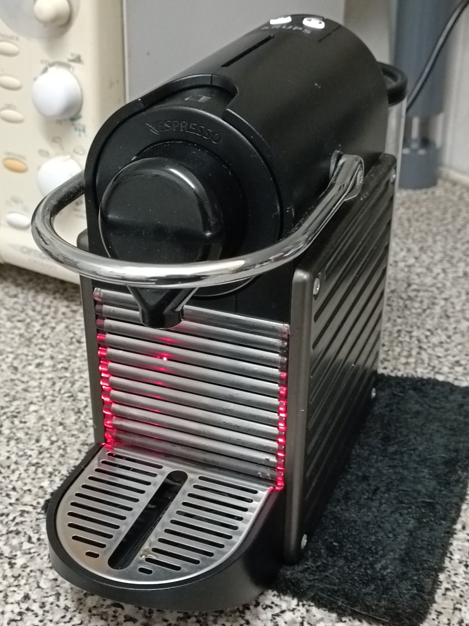 Máquina de café Nespresso Krups, modelo Pixie para peças.