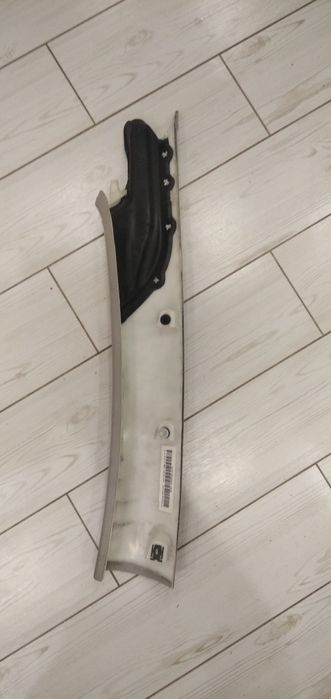 Накладка на передню ліву стійку Volkswagen Passat B7