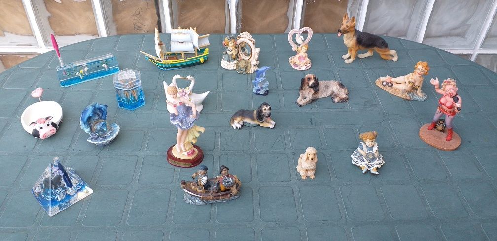 Estatuetas em porcelana