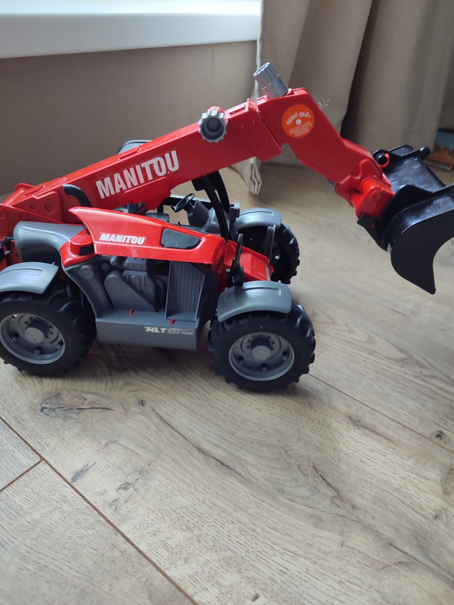 Bruder навантажувач manitou