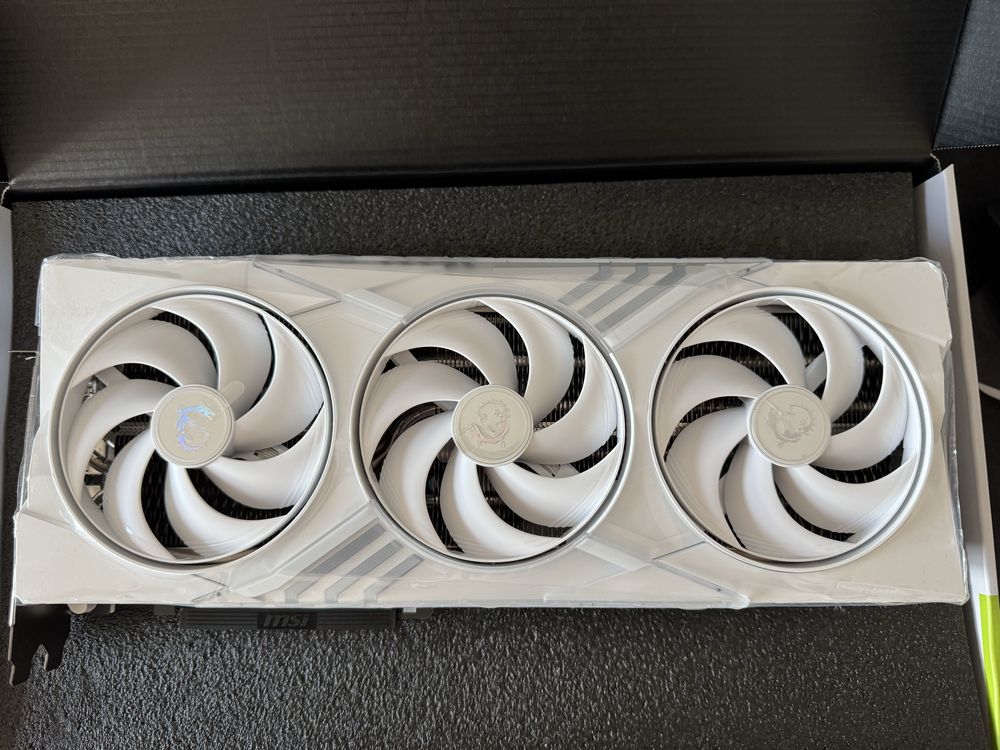 Placa Gráfica MSI RTX 5080 GAMING TRIO OC White 16GB GDDR7 DLSS4