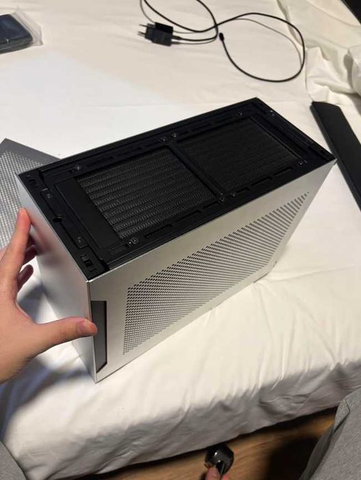 Torre Gaming ITX - RTX 4070Ti / Ryzen 5 8400f
