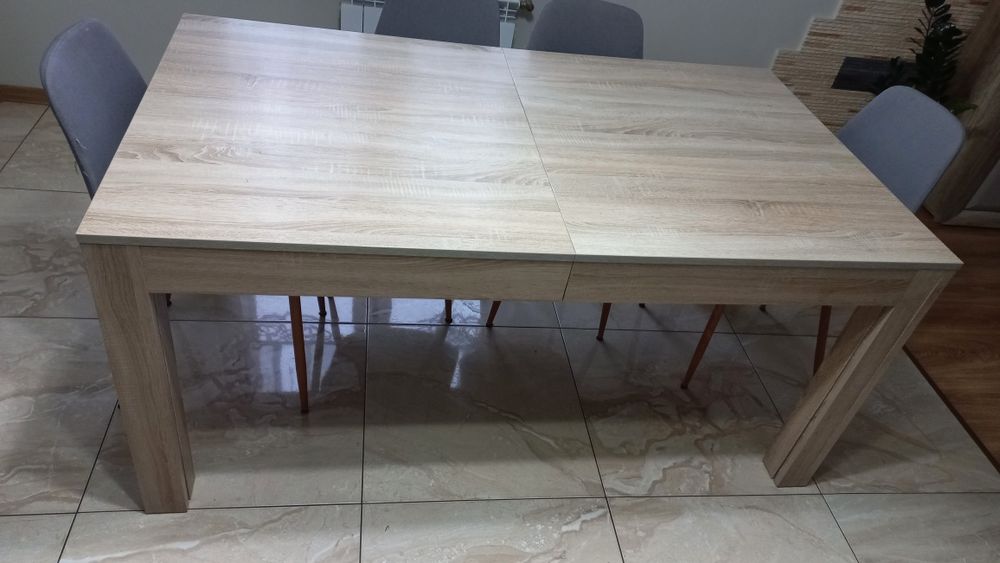 Stół do jadalni rozkładany .