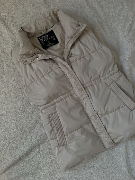 Pikowana taliowana kremowa kamizelka Stradivarius M