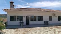Moradia T3 térrea e isolada com garagem - 18000 m2 de terreno com oliv