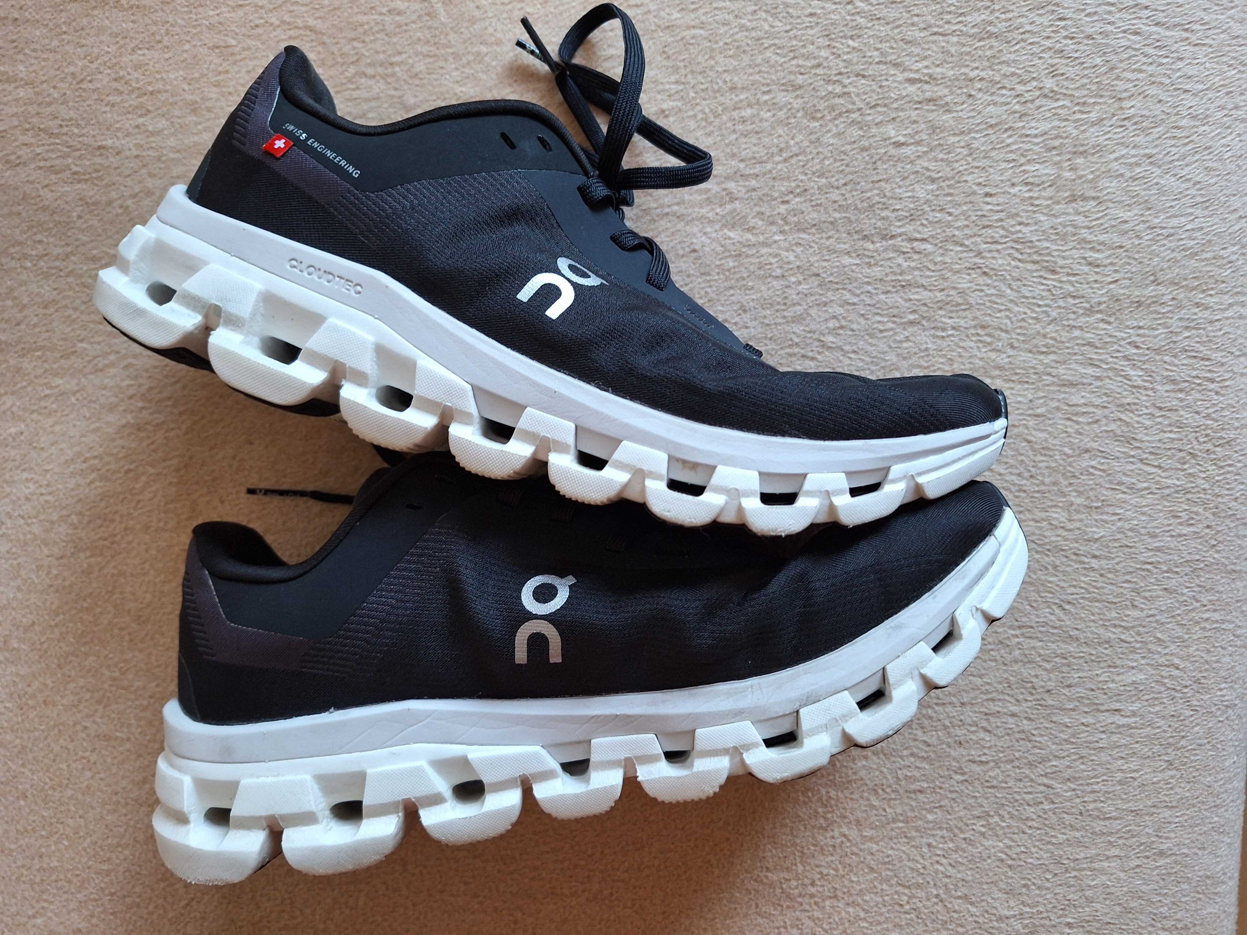 Buty do biegania damskie *ON RUNNING CLOUDFLOW 4* roz. 39
