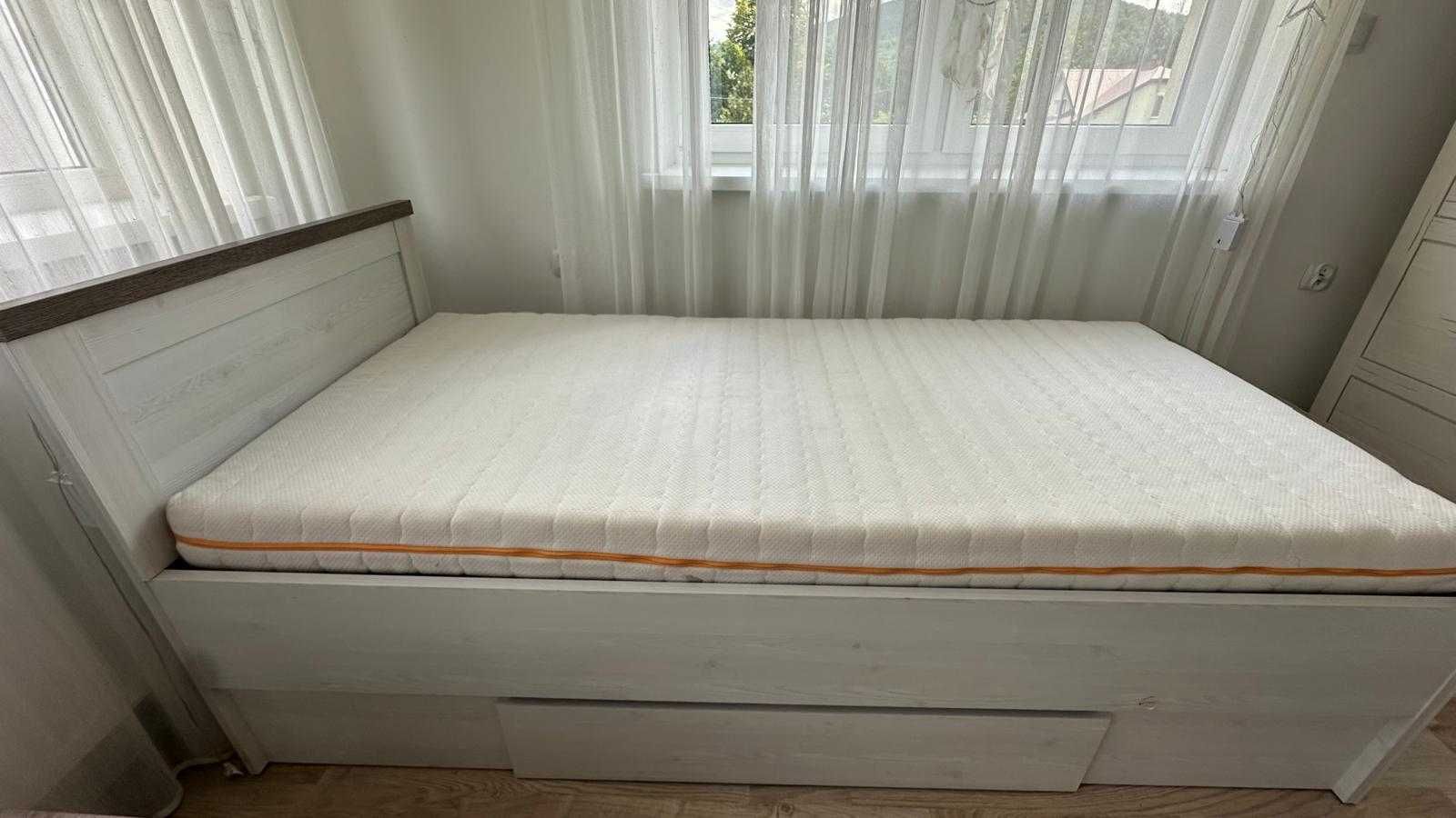 Dwa Łóżka ze stelażami i materacami 90x200  250 PLN za sztukę
