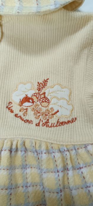 Vestido de inverno de bebé 1 mês. Forrado por dentro.