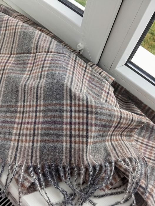 Продається шарф у клітинку