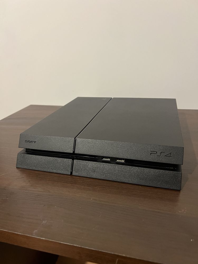PlayStation 4 Slim 1T + 3 gry