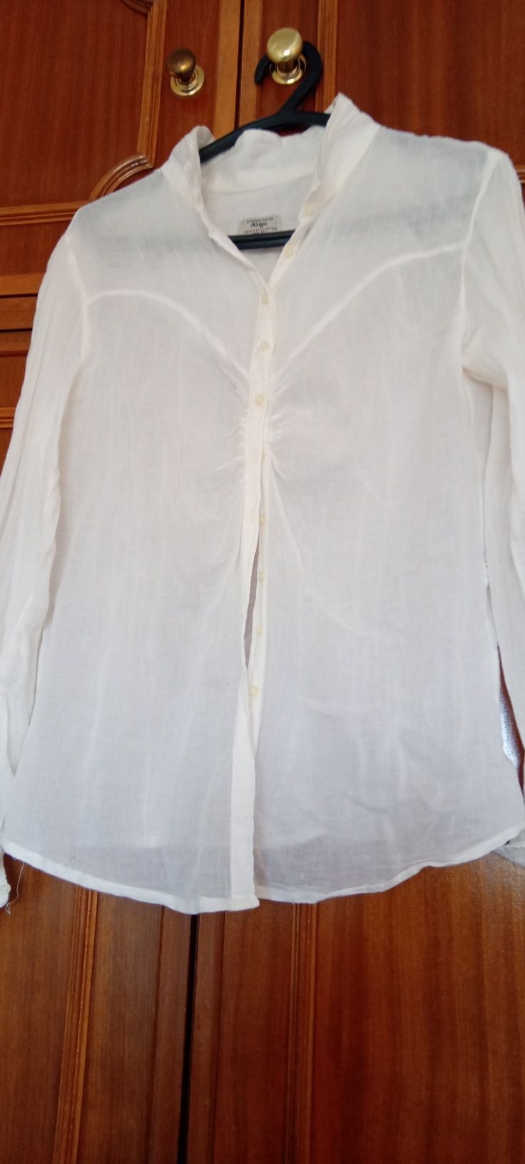 Camisa de linho, em beje