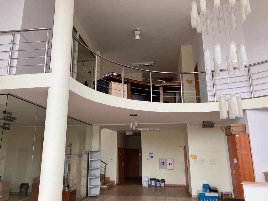 Pomieszczenia biurowe (od 12 do 30 m2) i magazyn (155 m) na wynajem