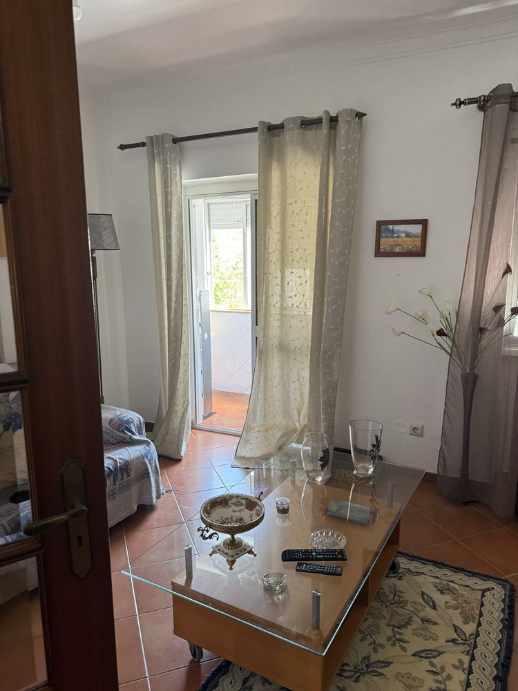 Apartamento T3 transformado em T2 Zona Calma Feijó