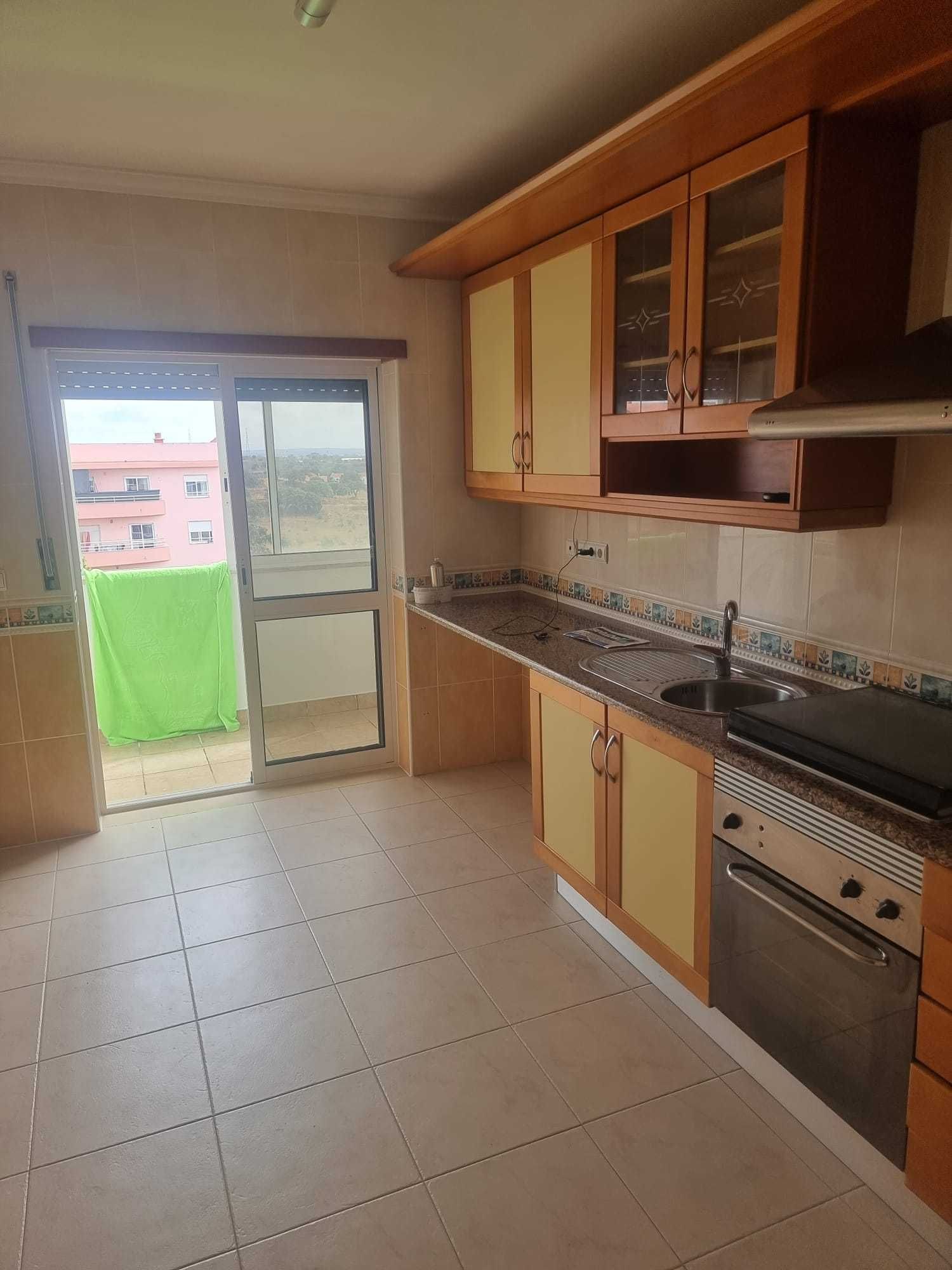 Simpático Apartamento T2 situado na zona Vale do Cobro, Setúbal.
