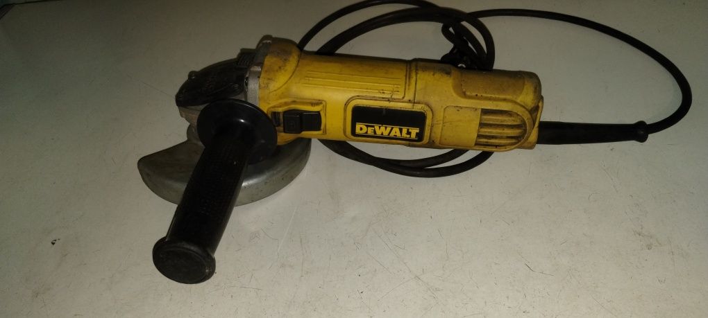 Szlifierka kątowa Dewalt DWE4157 uszkodzona