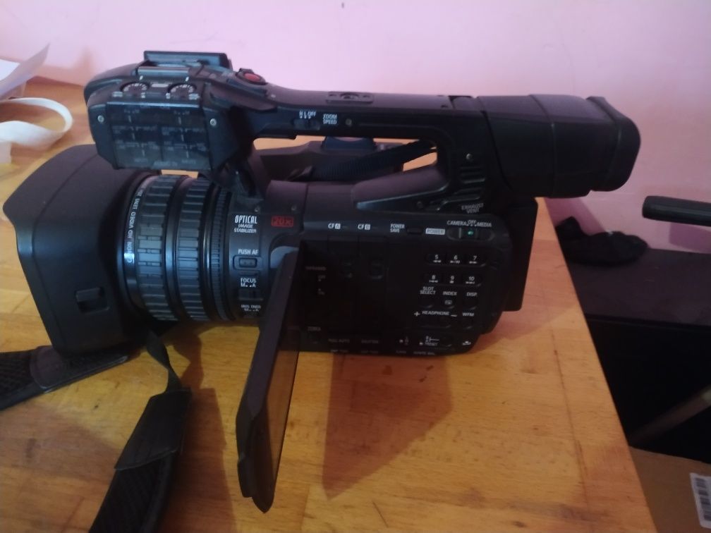 Видеокамера Canon XF205