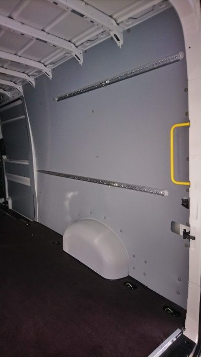 Profesjonalne zabudowy aut dostawczych busów VW Crafter L5H3