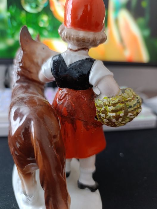 Статуэтка красная шапочка и серый волк фарфор германия grafenthal