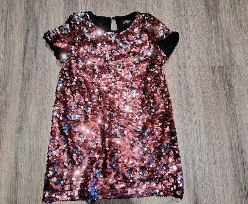 Сукня в маєтках для дівчинки