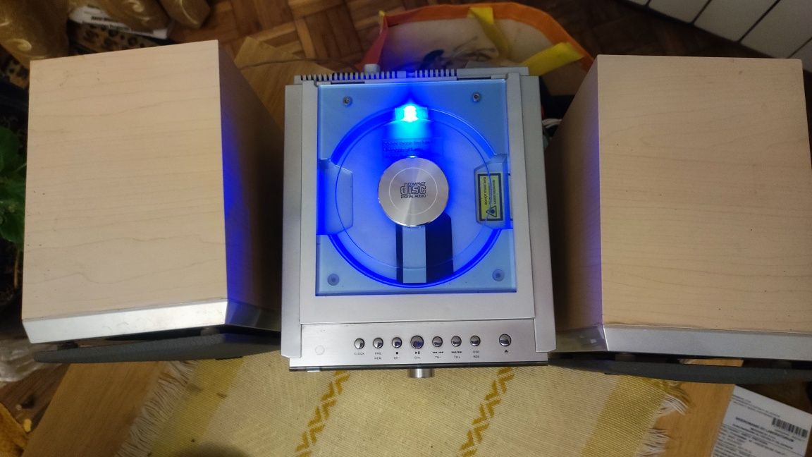 Hitachi mini wieza AX M81U