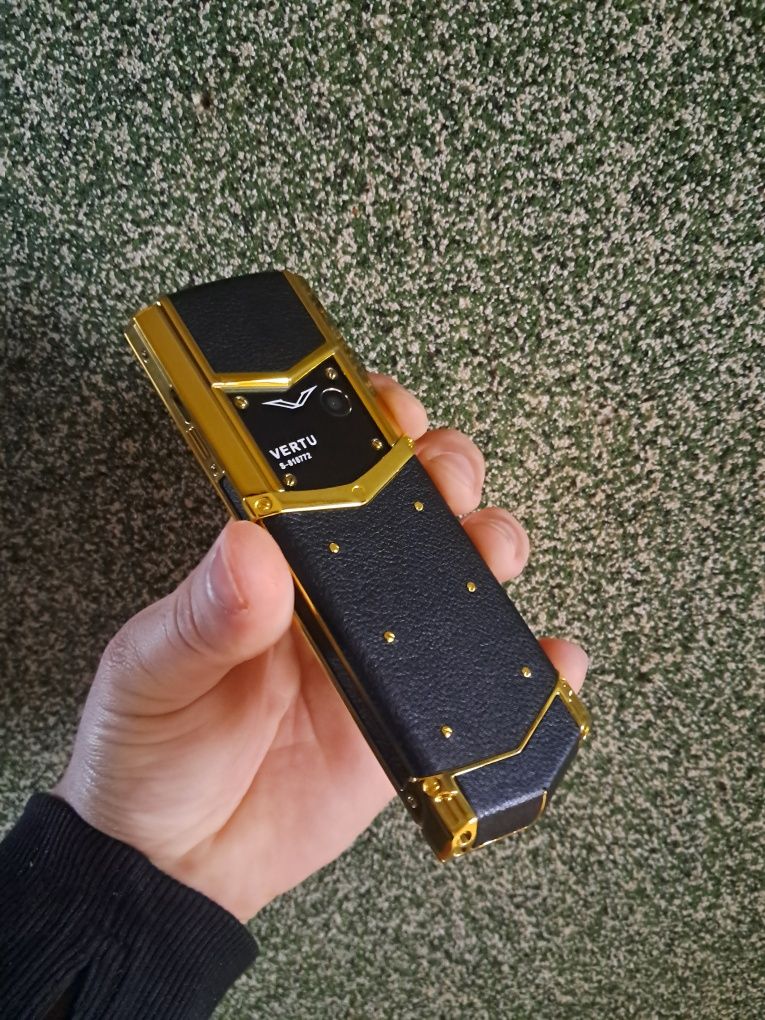 Мобільний телефон VERTU Signature новий