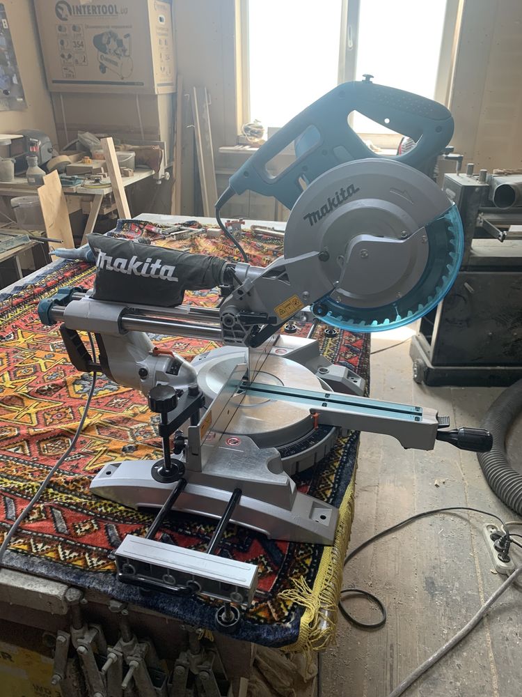 Торцовочна пила Makita 1018LN
